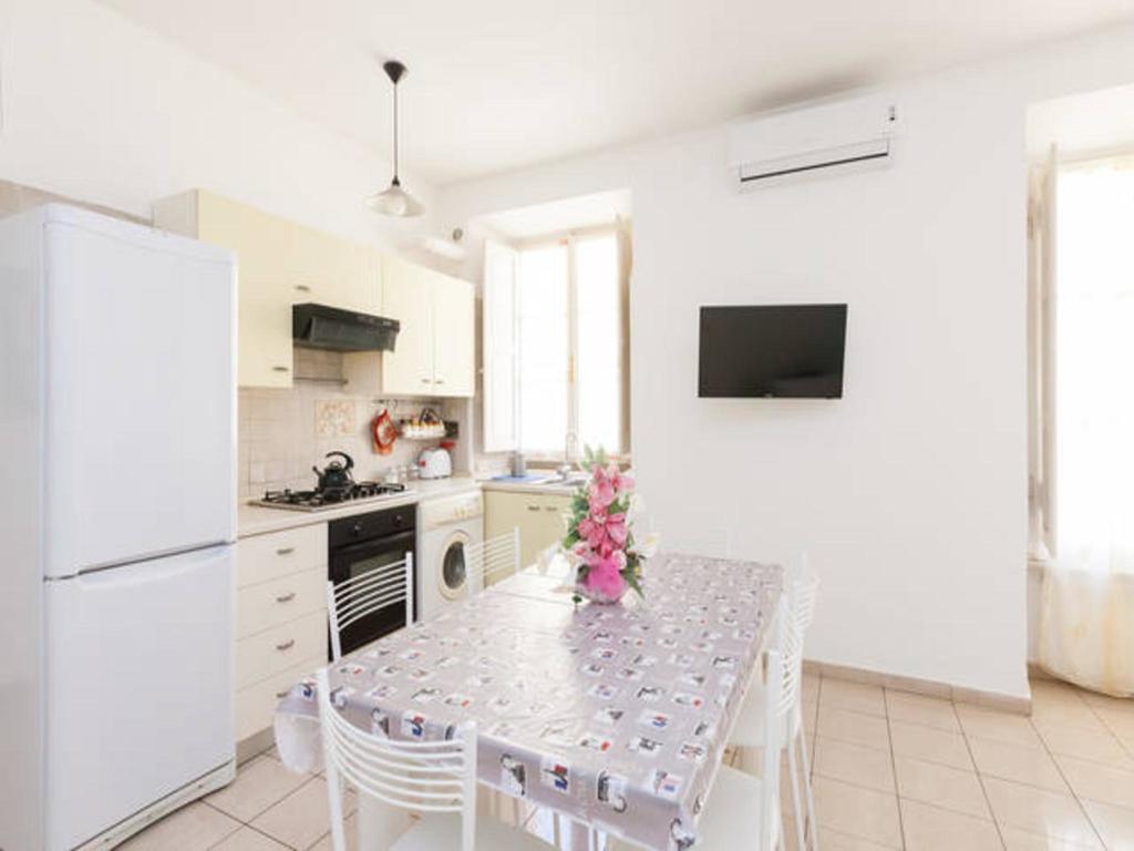 อพาร์ตเมนต์ 2 ห้องนอน 1 ห้องน้ำส่วนตัว ขนาด 65 ตร.ม. – วาติกัน Apartment โรม ห้อง รูปภาพ